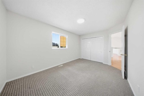 33 Martin Crossing Green Ne, Calgary, AB 