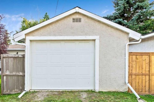 64 Hollyburn Road Sw, Calgary, AB 