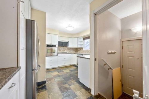 64 Hollyburn Road Sw, Calgary, AB 