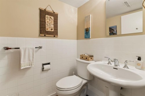8 Maryland Place Sw, Calgary, AB 