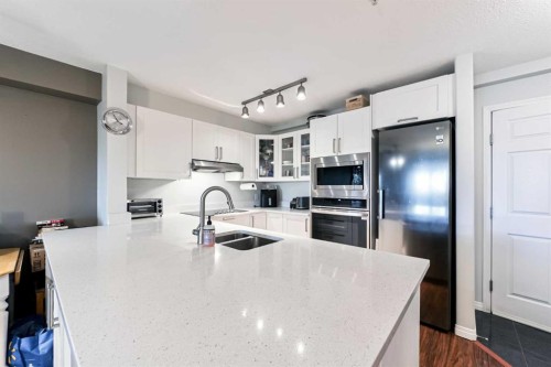 104-630 8 Avenue Se, Calgary, AB - Indoor Photo Showing Kitchen