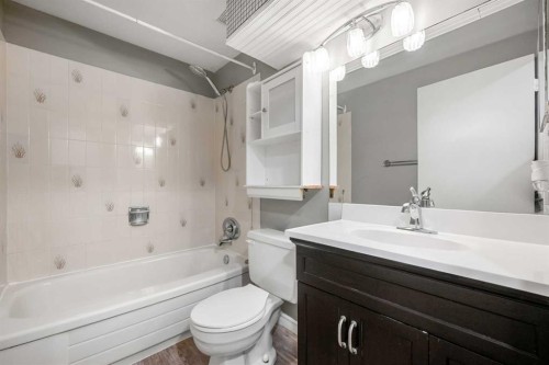 125 Carr Place, Okotoks, AB - Indoor Photo Showing Bathroom