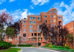 8402-400 Eau Claire Avenue SW Calgary, AB T2P 4X2
