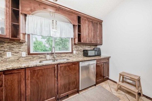 16 Martinridge Way Ne, Calgary, AB 