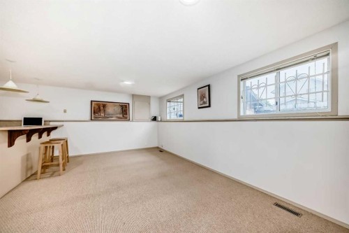 16 Martinridge Way Ne, Calgary, AB 