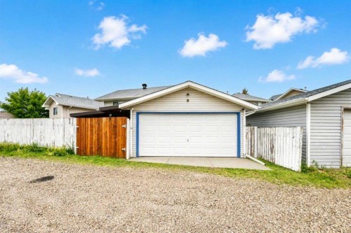 16 Martinridge Way Ne, Calgary, AB 