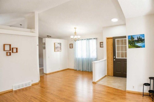 16 Martinridge Way Ne, Calgary, AB 