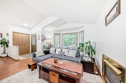 16 Martinridge Way Ne, Calgary, AB 