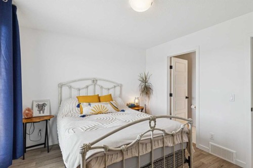 2466 210 Avenue Se, Calgary, AB 
