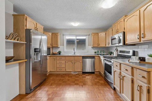 35 Dovercliffe Way Se, Calgary, AB 
