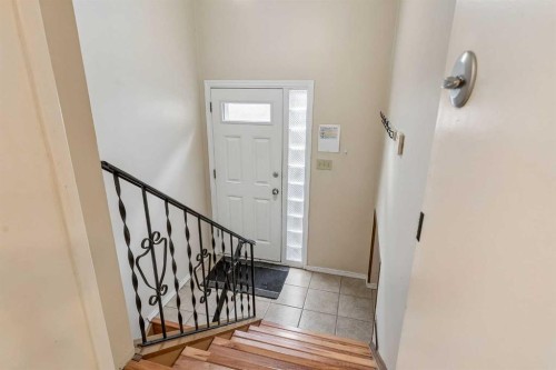 35 Dovercliffe Way Se, Calgary, AB 