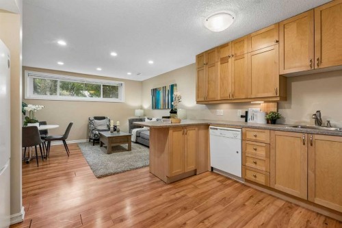 35 Dovercliffe Way Se, Calgary, AB 