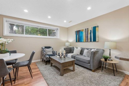 35 Dovercliffe Way Se, Calgary, AB 