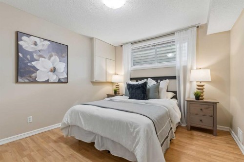 35 Dovercliffe Way Se, Calgary, AB 