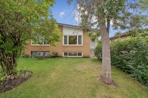 35 Dovercliffe Way Se, Calgary, AB 