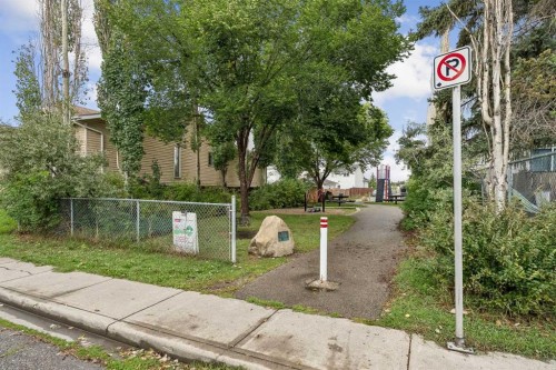 35 Dovercliffe Way Se, Calgary, AB 