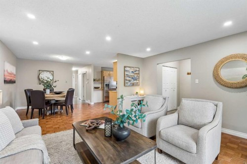 35 Dovercliffe Way Se, Calgary, AB 