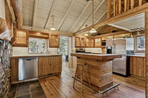 4 Pine Avenue, Bragg Creek, AB 