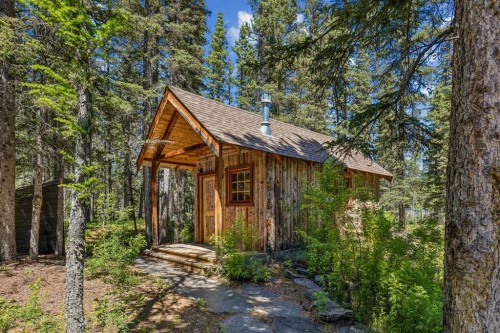 4 Pine Avenue, Bragg Creek, AB 
