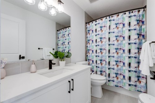 223 Chelsea Heath, Chestermere, AB 