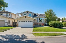24 Scenic Acres Drive NW Calgary, AB T3L 1C2