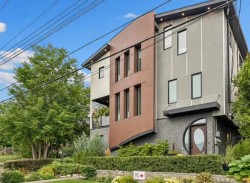 1-532 4 Avenue NE Calgary, AB T2E 0J8