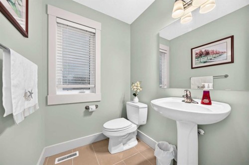 2512 17A Street Nw, Calgary, AB 