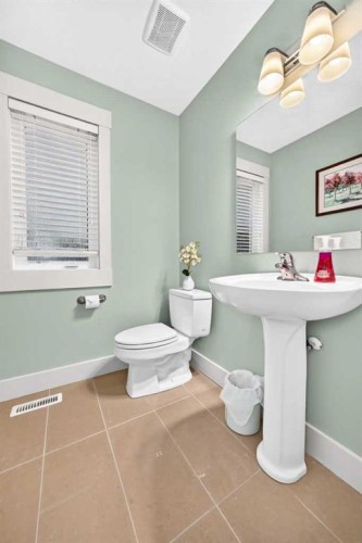 2512 17A Street Nw, Calgary, AB 