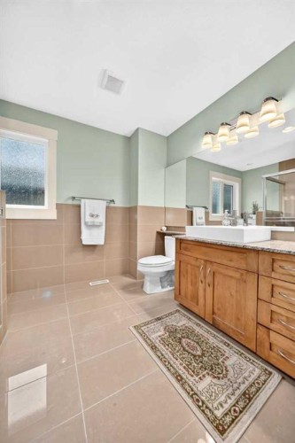 2512 17A Street Nw, Calgary, AB 