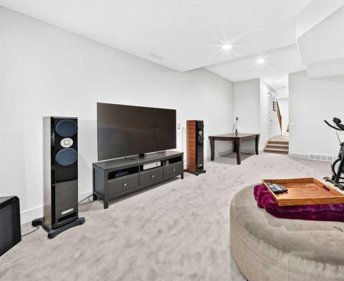 2512 17A Street Nw, Calgary, AB 