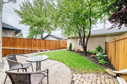2512 17A Street Nw, Calgary, AB 