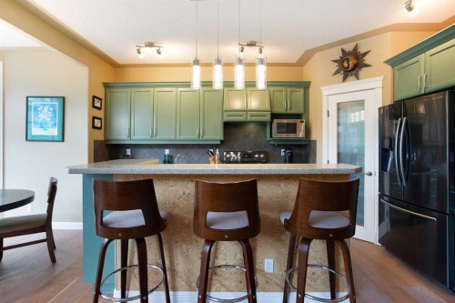 30 Discovery Ridge Gardens Sw, Calgary, AB 