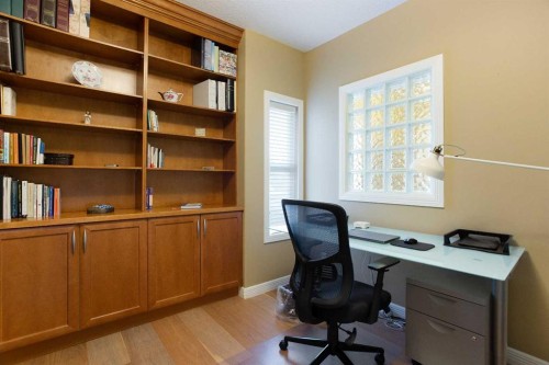 30 Discovery Ridge Gardens Sw, Calgary, AB 