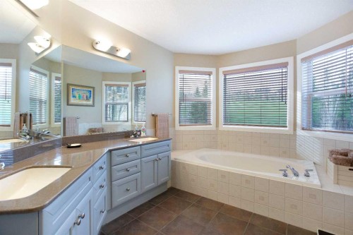 30 Discovery Ridge Gardens Sw, Calgary, AB 
