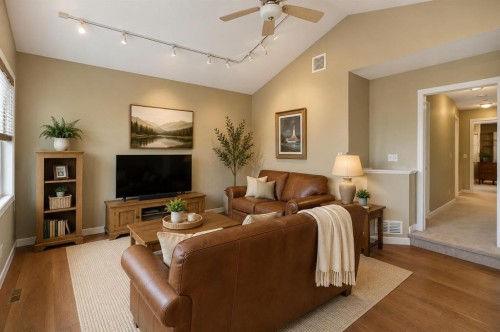 30 Discovery Ridge Gardens Sw, Calgary, AB 