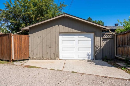 92 Chinook Drive Sw, Calgary, AB 