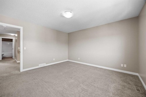 63 Redstone Gardens Ne, Calgary, AB 