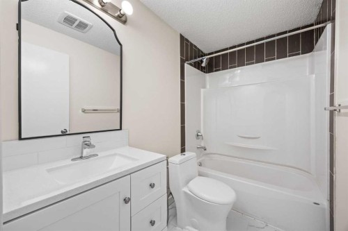 63 Redstone Gardens Ne, Calgary, AB 