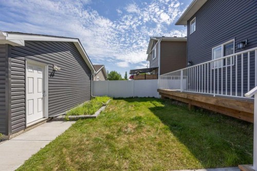63 Redstone Gardens Ne, Calgary, AB 