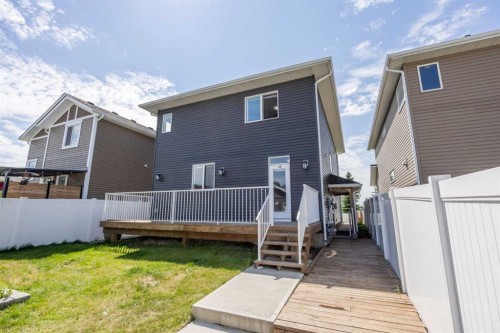 63 Redstone Gardens Ne, Calgary, AB 
