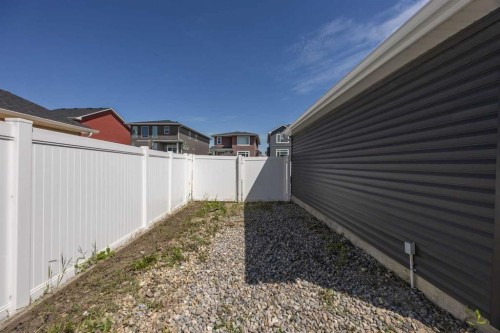 63 Redstone Gardens Ne, Calgary, AB 