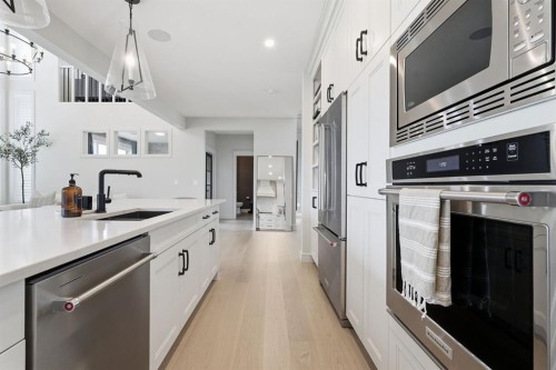 10 Legacy Woods Crescent Se, Calgary, AB 