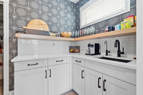 10 Legacy Woods Crescent Se, Calgary, AB 