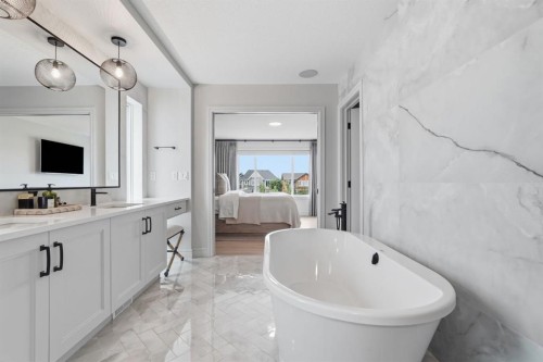 10 Legacy Woods Crescent Se, Calgary, AB 