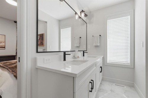 10 Legacy Woods Crescent Se, Calgary, AB 