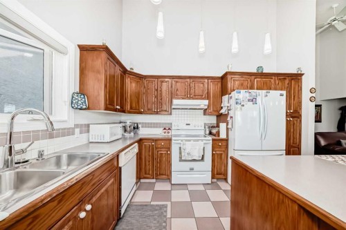 8 Signature Point Sw, Calgary, AB 