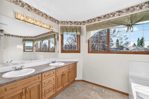 117 Evergreen Place Sw, Calgary, AB 