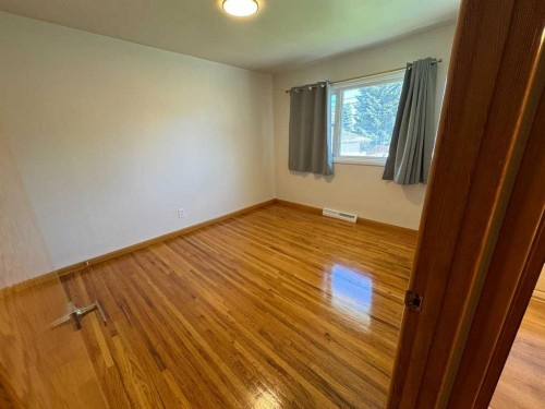 4312 45 Street Sw, Calgary, AB - Indoor Photo Showing Other Room