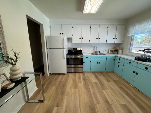 4312 45 Street Sw, Calgary, AB - Indoor Photo Showing Kitchen With Double Sink