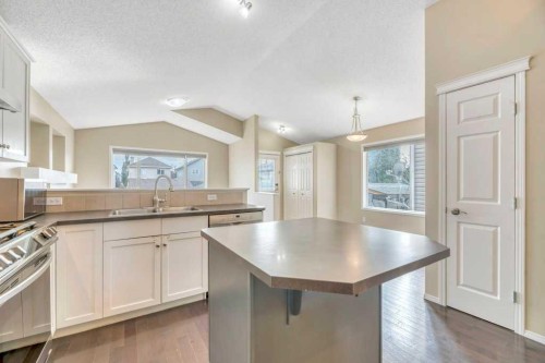 677 Evermeadow Road Sw, Calgary, AB 
